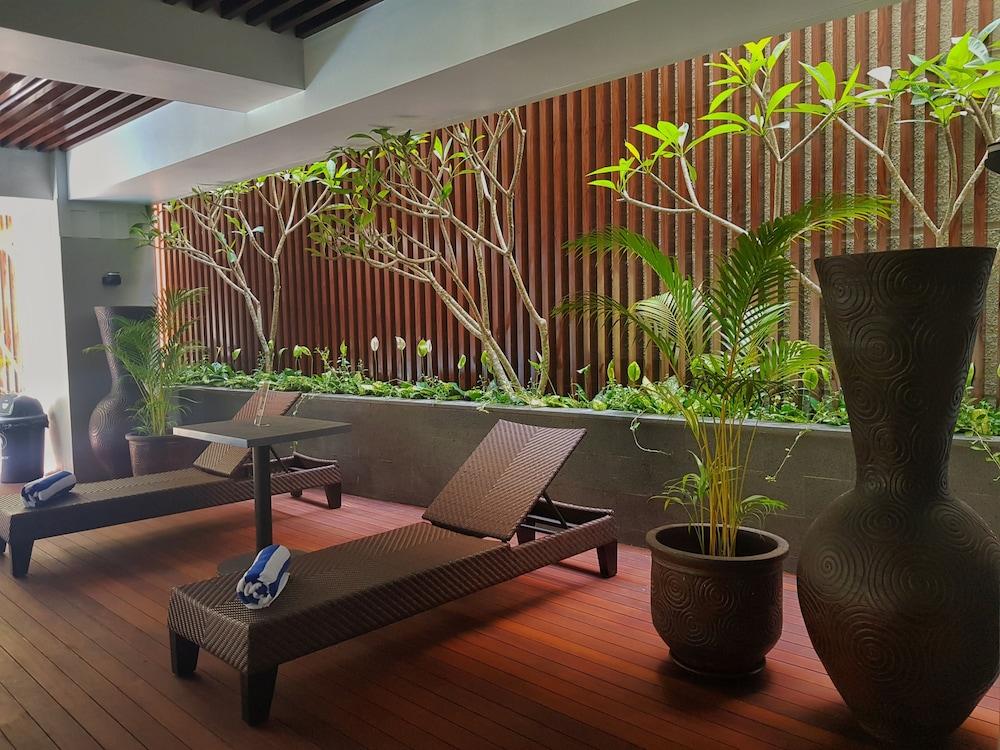 El Hotel Yogyakarta Malioboro Exterior foto